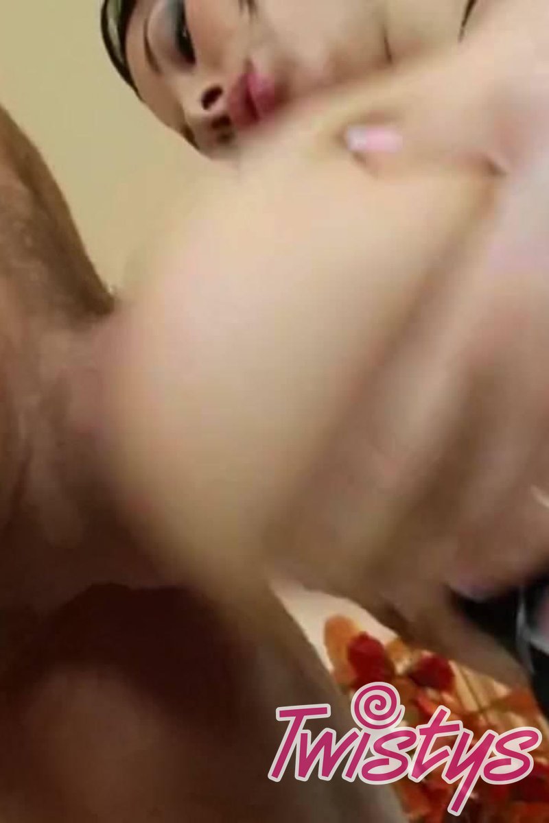 Playing The Odds - Screenshot 1 of 4 - Blowjob