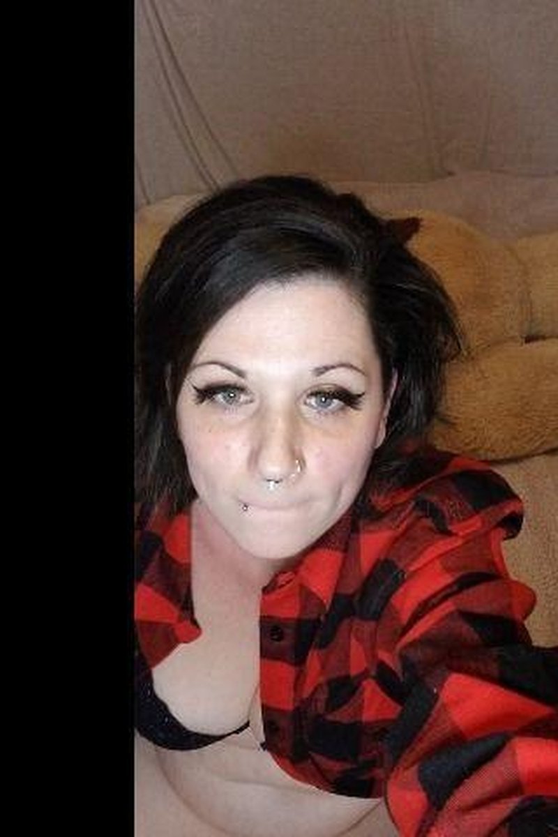 Masturbating MILF - Screenshot 1 of 4 - BBW