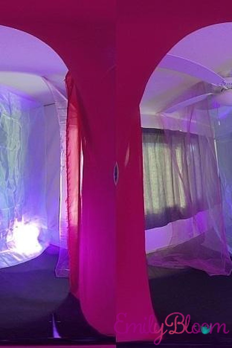 Curtains VR - Screenshot 1 of 4 - Big Tits
