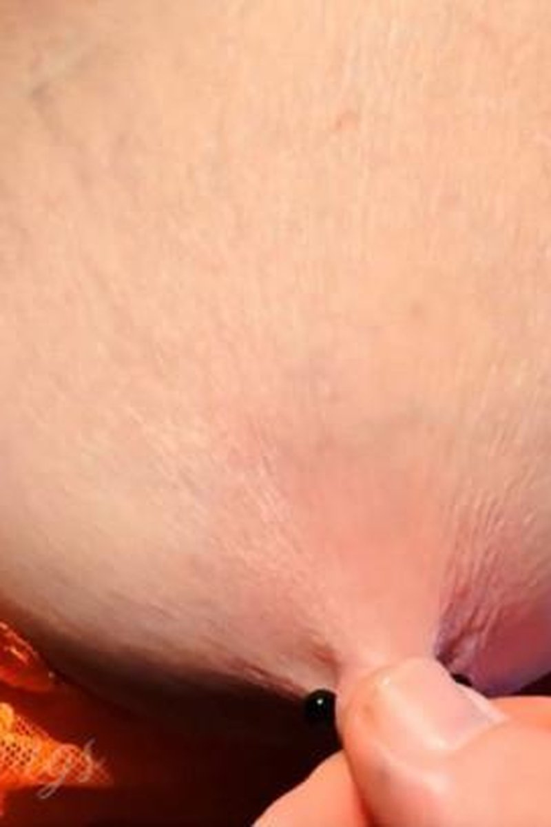 Pierced Nipple Play & Nipple Tease With BBW MILF - Screenshot 1 of 4 - BBW