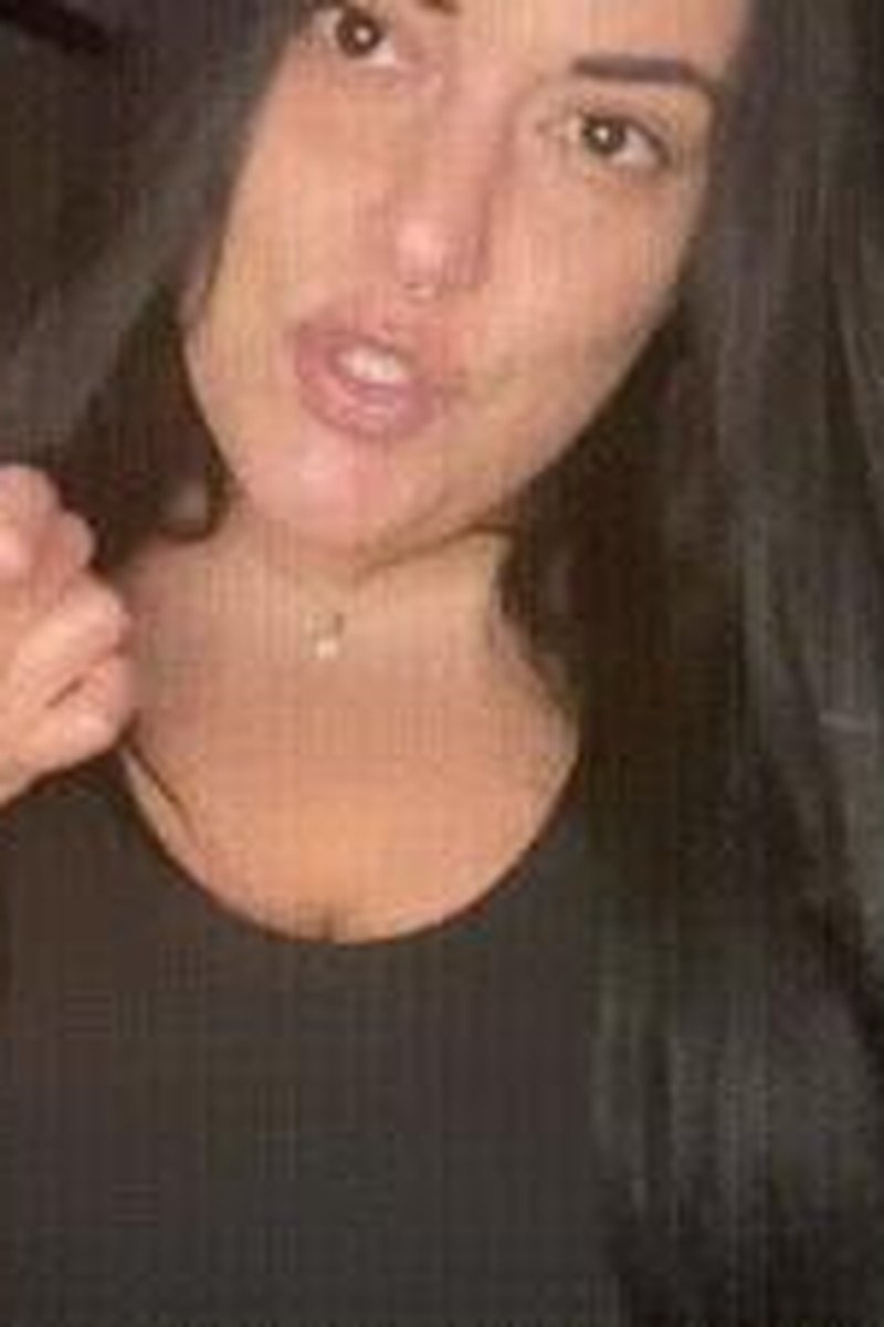 Date Night - Screenshot 1 of 4 - Brown Eyes