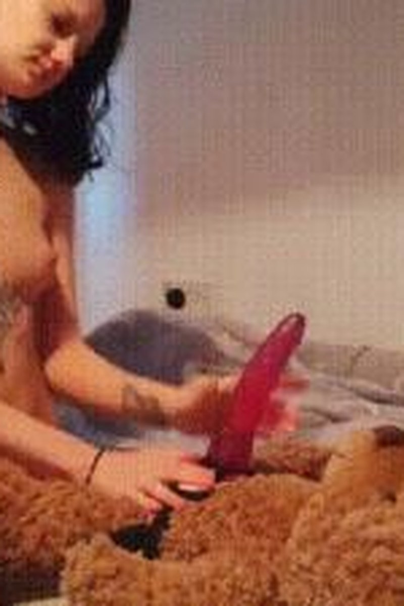 Fucking Bert - Screenshot 1 of 4 - Hairy Pussy