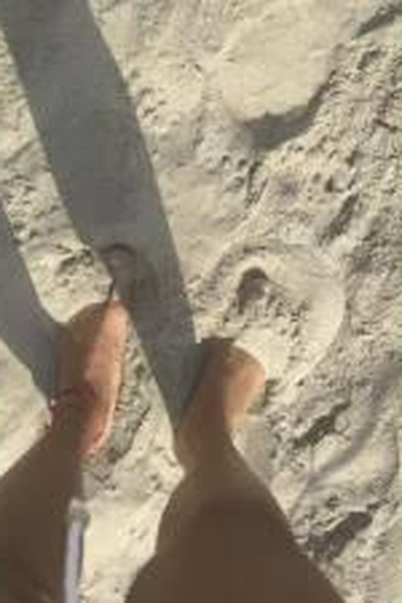 Sand Feets - Screenshot 1 of 4 - Foot Fetish