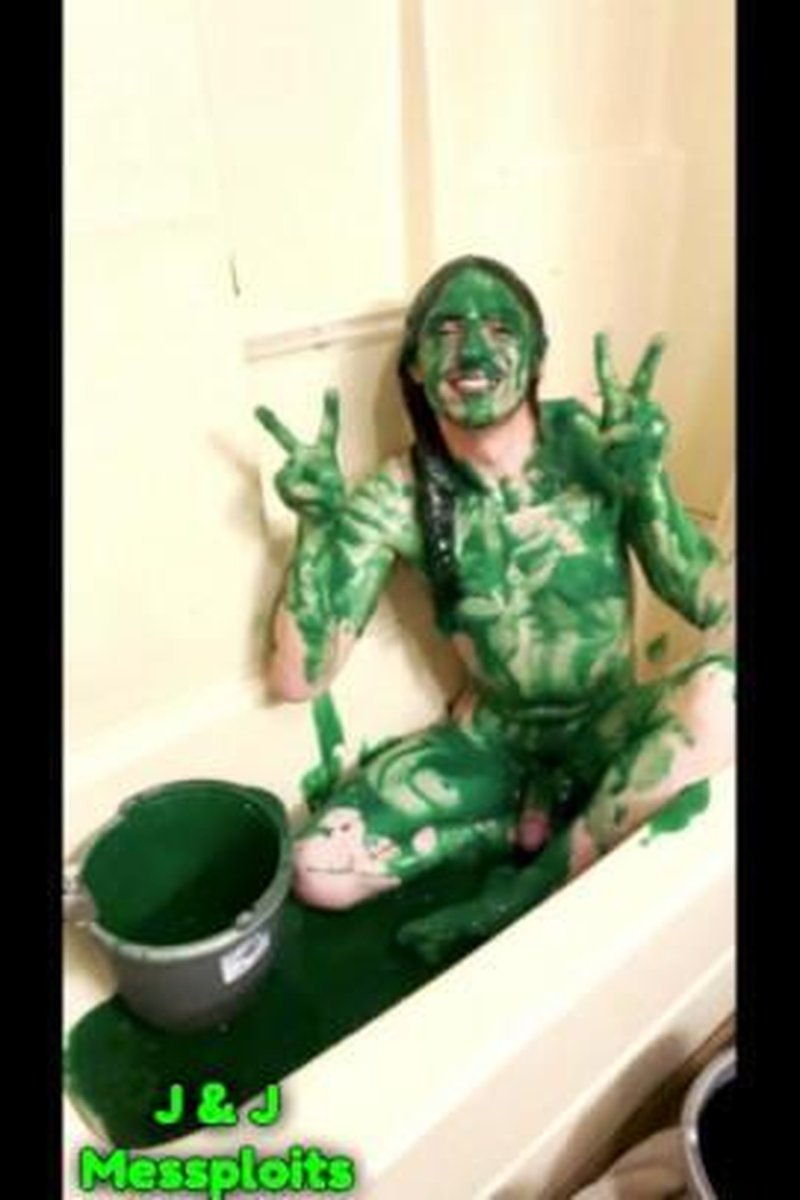 J Gets Splattered - Screenshot 1 of 4 - Blowjob