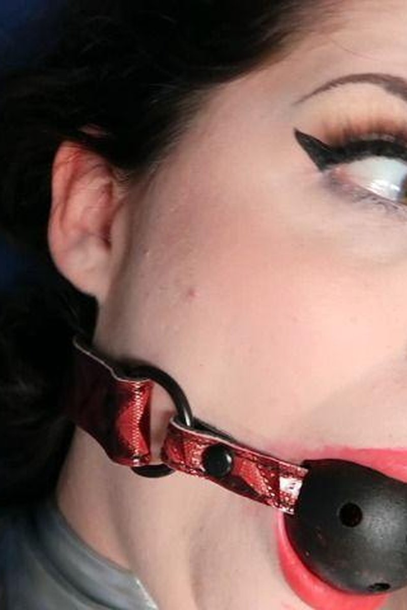 Space Babe Gets Railed - Screenshot 1 of 4 - Fetishwear