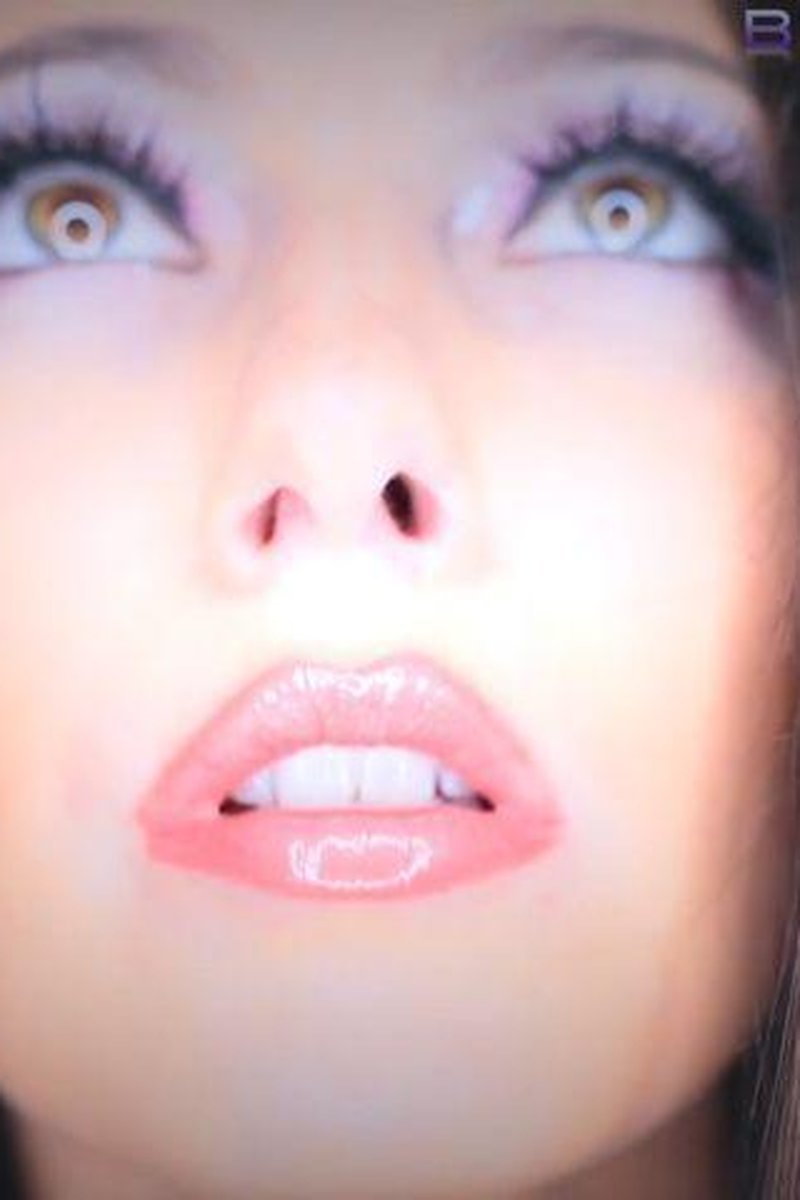 Lip Gloss - Screenshot 1 of 4 - Bitch