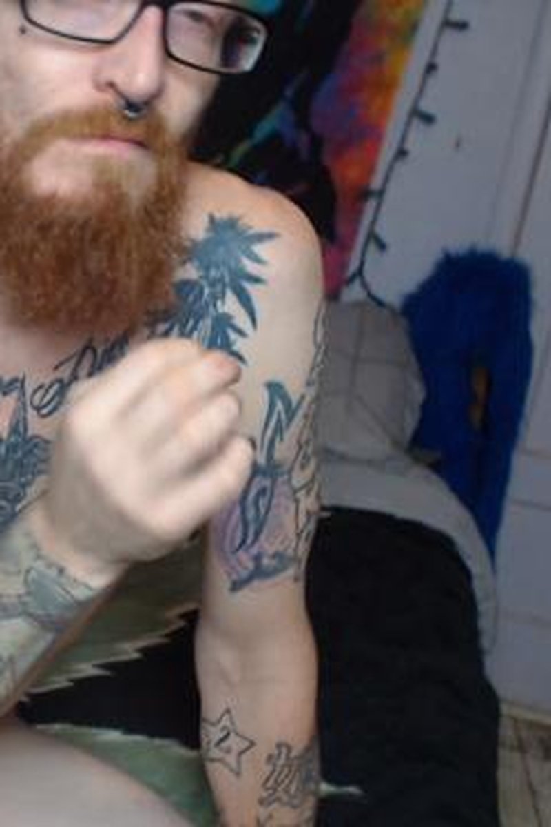 Beard Stroking - Screenshot 1 of 4 - Drgreenthumbxxx