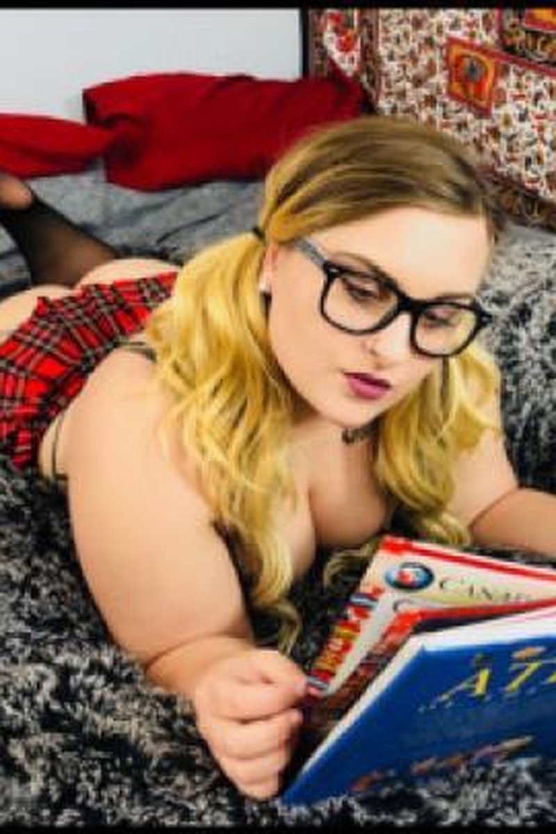 Getting Extra Credit - Screenshot 1 of 4 - Blowjob
