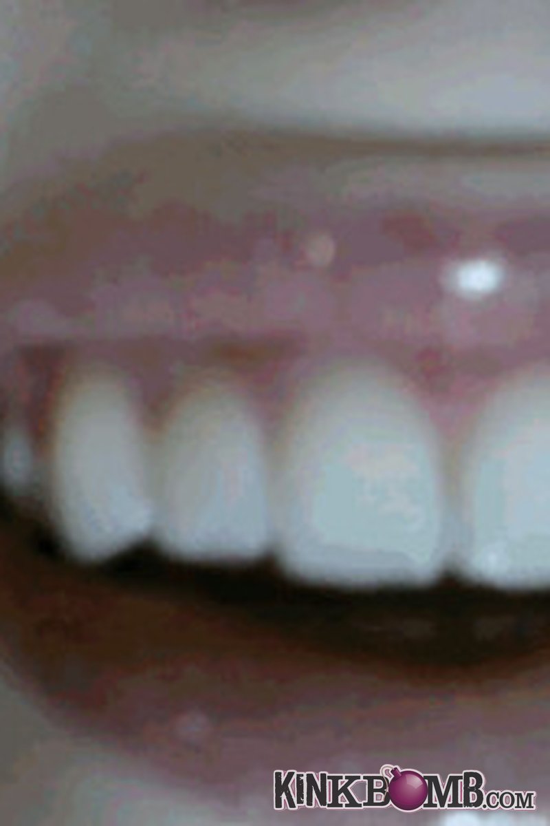Sexylemon: Inside My Sexy Mouth - Screenshot 1 of 4 - Bitch