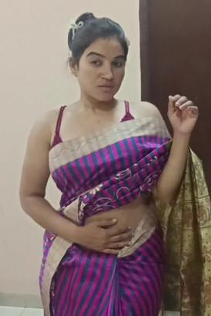 TP-manyvidsindiankaminibhabhi-young-indian-wife-in-saree-seducing-husband-with-hot-sex