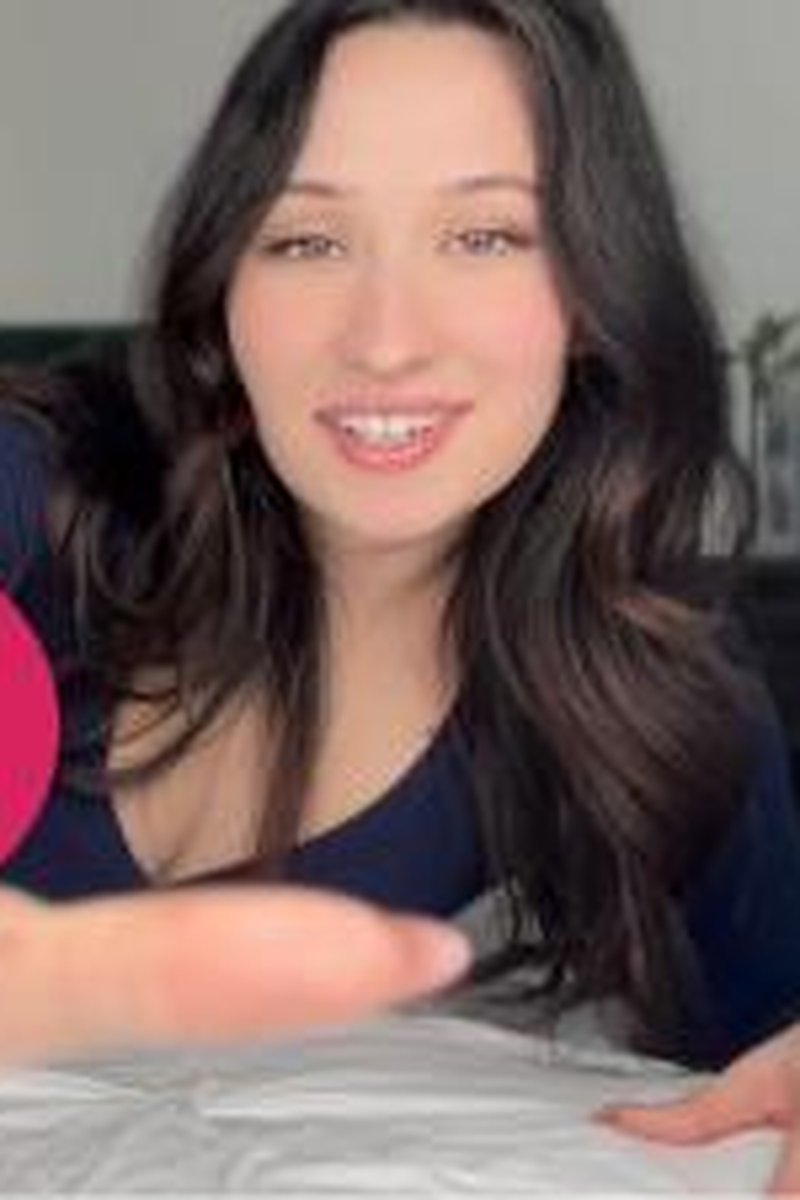 Tinder Date - Screenshot 1 of 4 - Cum Eating