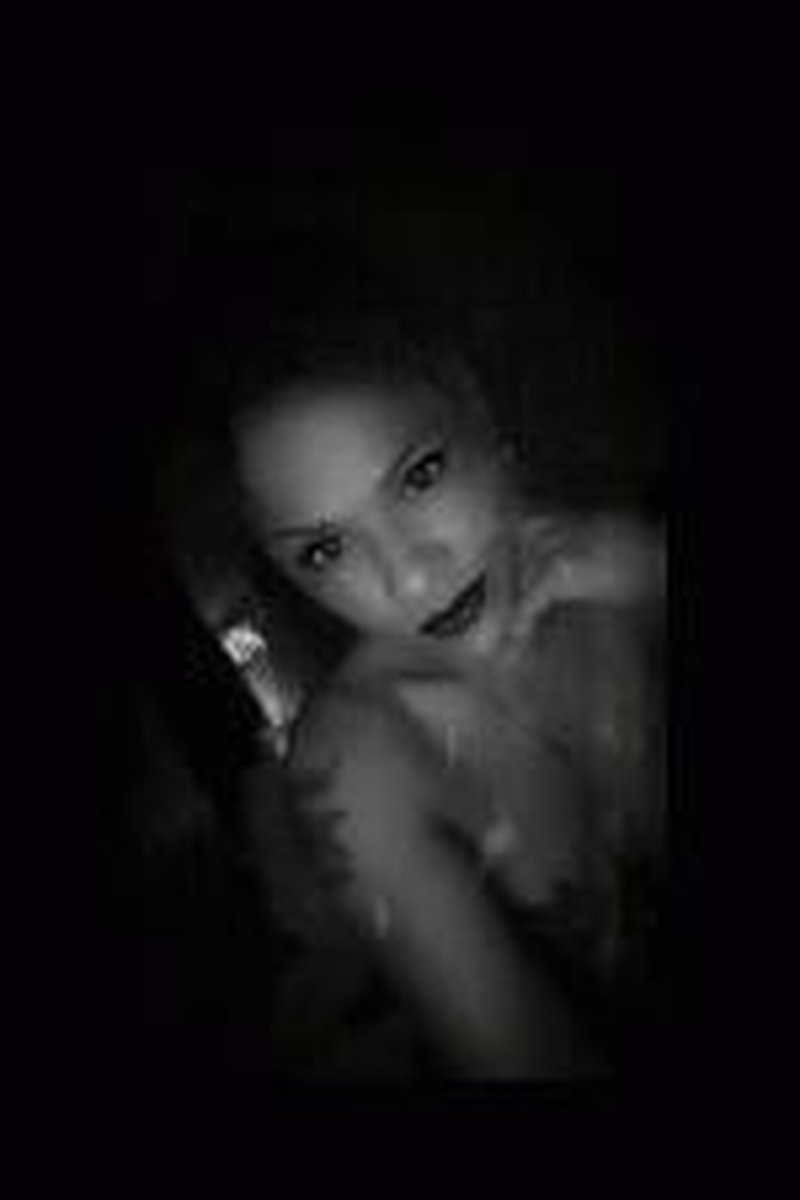 Dark Temptation - Screenshot 1 of 4 - Domestic Servitude Fantasy