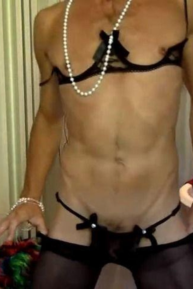 Sissy Pee - Screenshot 1 of 4 - Bathroom