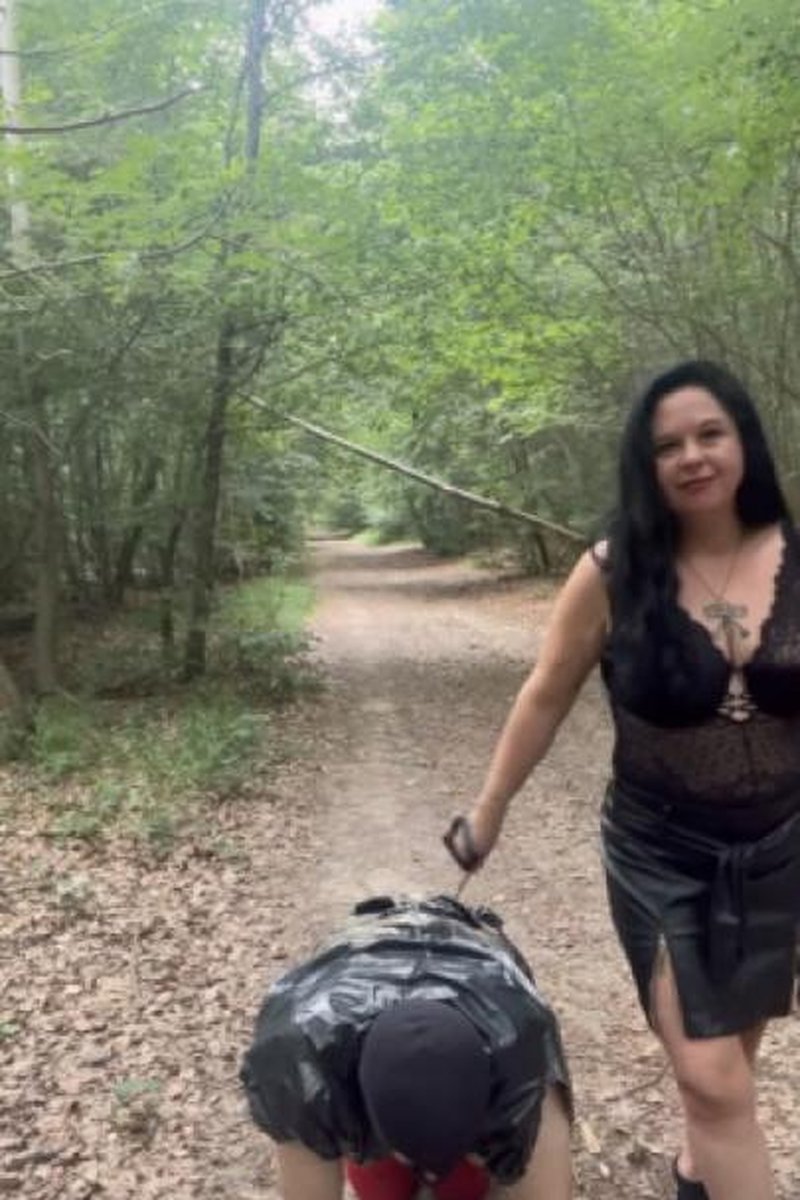Punition En Foret - Screenshot 1 of 4 - BDSM