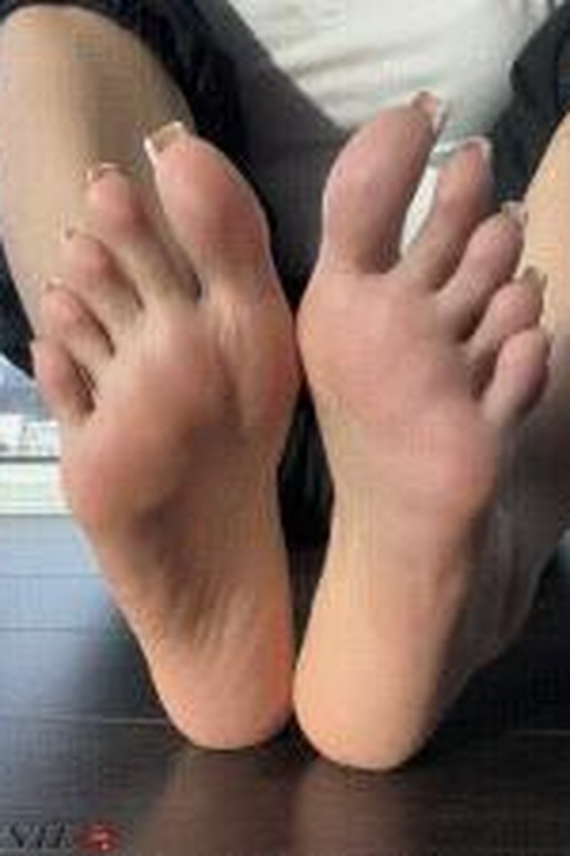 Hyponotizing Toe Wiggles - Screenshot 1 of 4 - Foot Fetish
