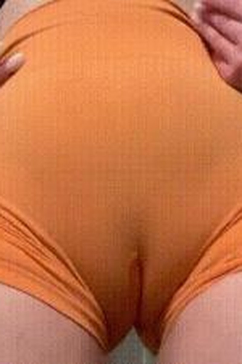 Cameltoe Muncher - Screenshot 1 of 4 - Ass Worship
