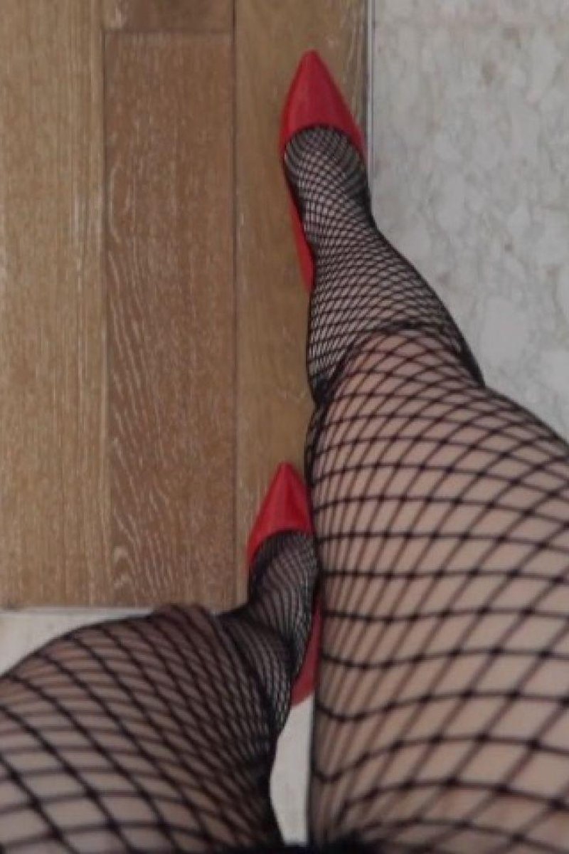 Fishnet Addiction - Screenshot 1 of 4 - Bitch