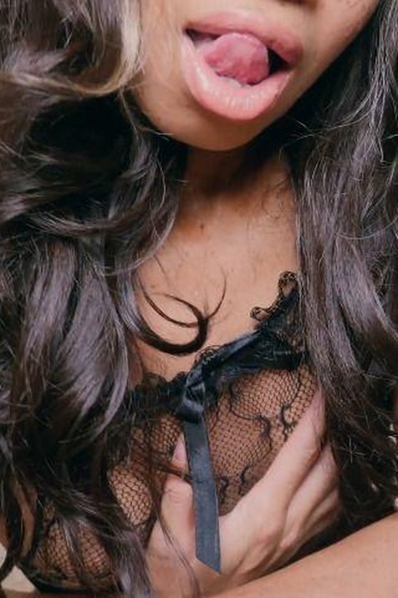 Pleasure - Screenshot 1 of 4 - Babes