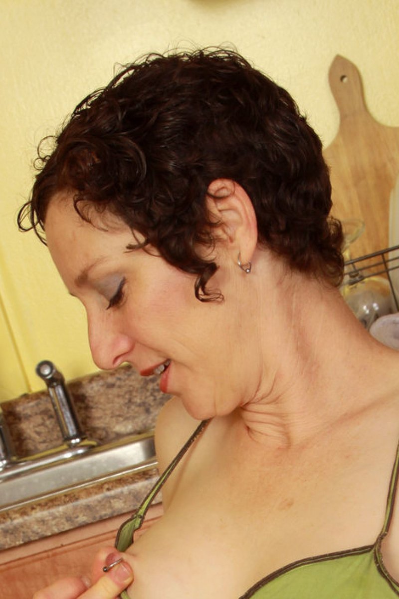 Artemisia 01 - Screenshot 1 of 4 - American