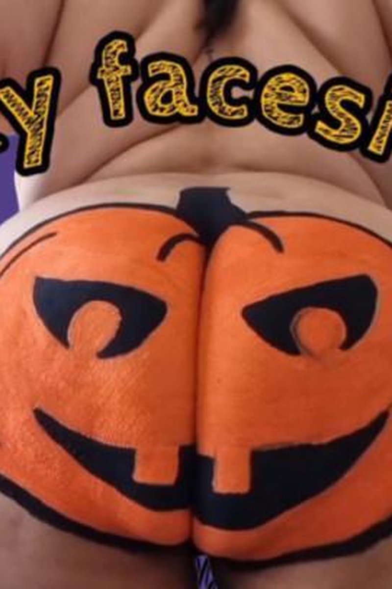 Spooky Facesitting - Screenshot 1 of 4 - Ass Worship