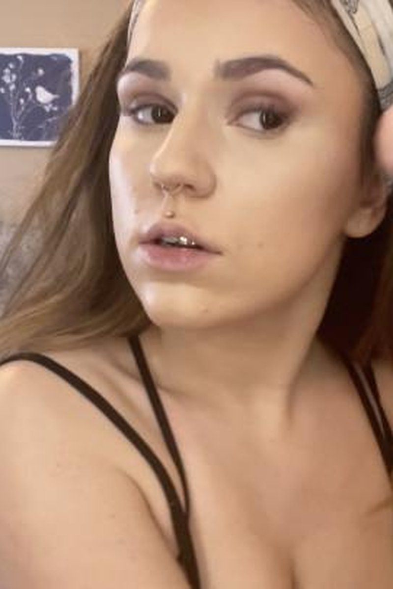 Makeup Tutorial With Gold Tooth - Screenshot 1 of 4 - Makeup