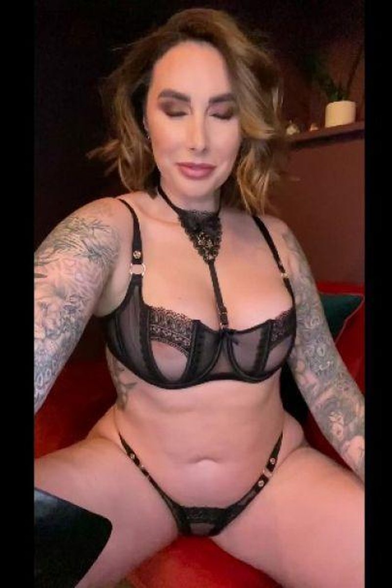Small Dick Humilation - Screenshot 1 of 4 - BBW