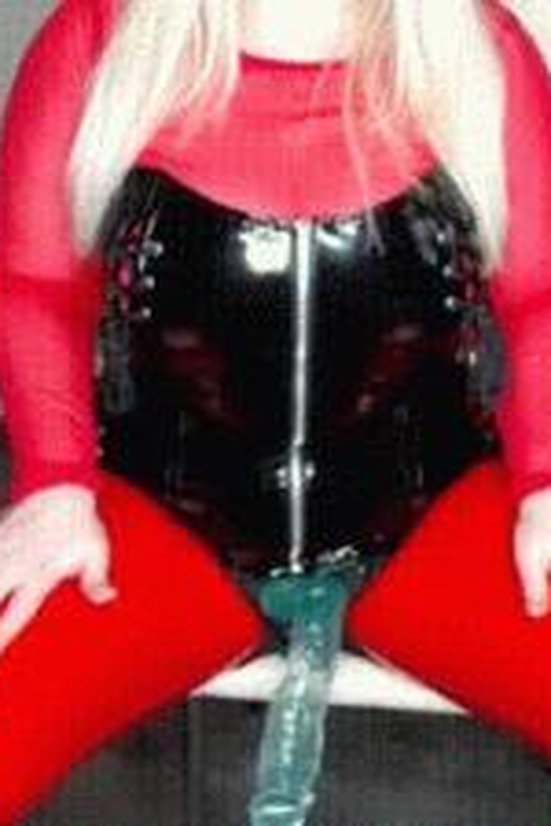 PVC Addict - Screenshot 1 of 4 - Curvy