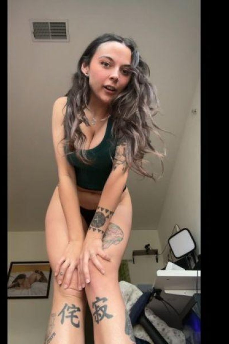 Giantess Custom - Screenshot 1 of 4 - Fetish