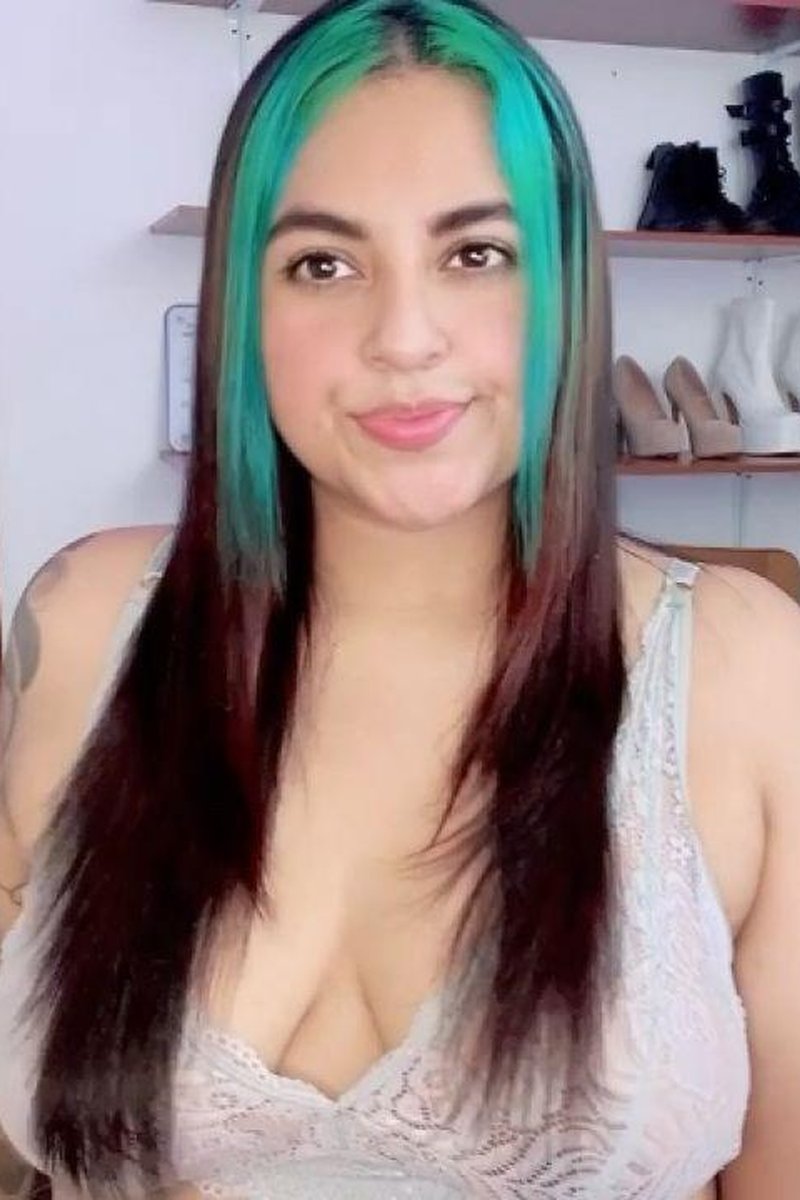 Tail - Screenshot 1 of 4 - Colored Hair