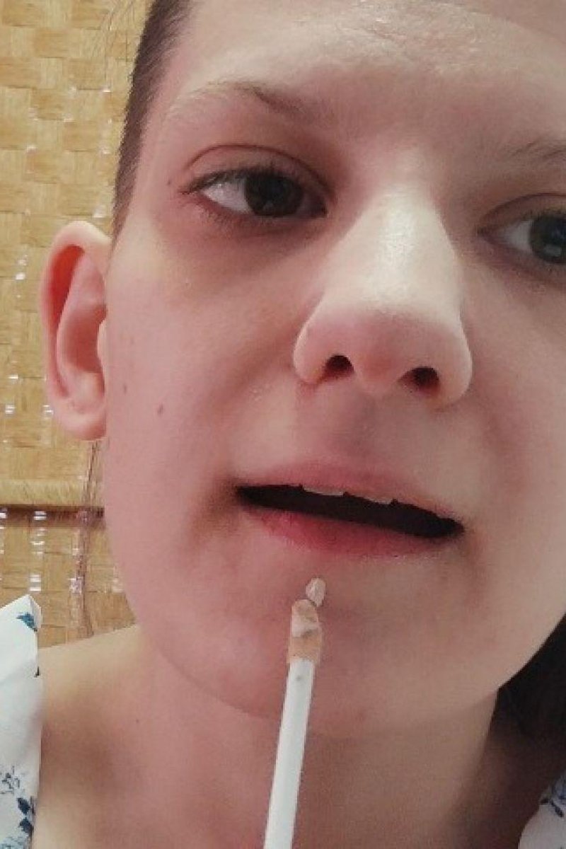 Doing My Makeup - Screenshot 1 of 4 - British