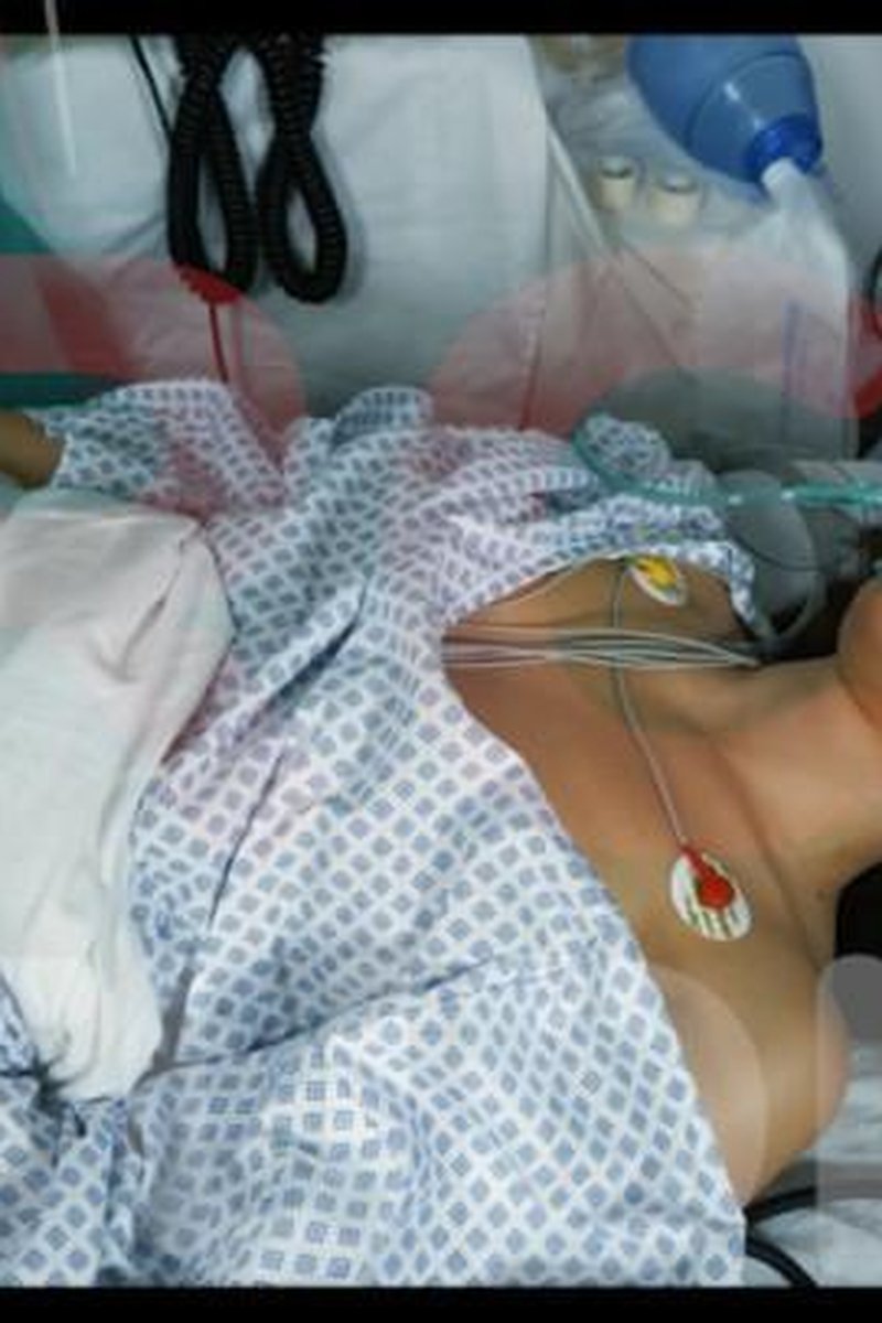 Code Blue Cpr, Resus, Defib, Ambu - Screenshot 1 of 4 - Medical Fetish