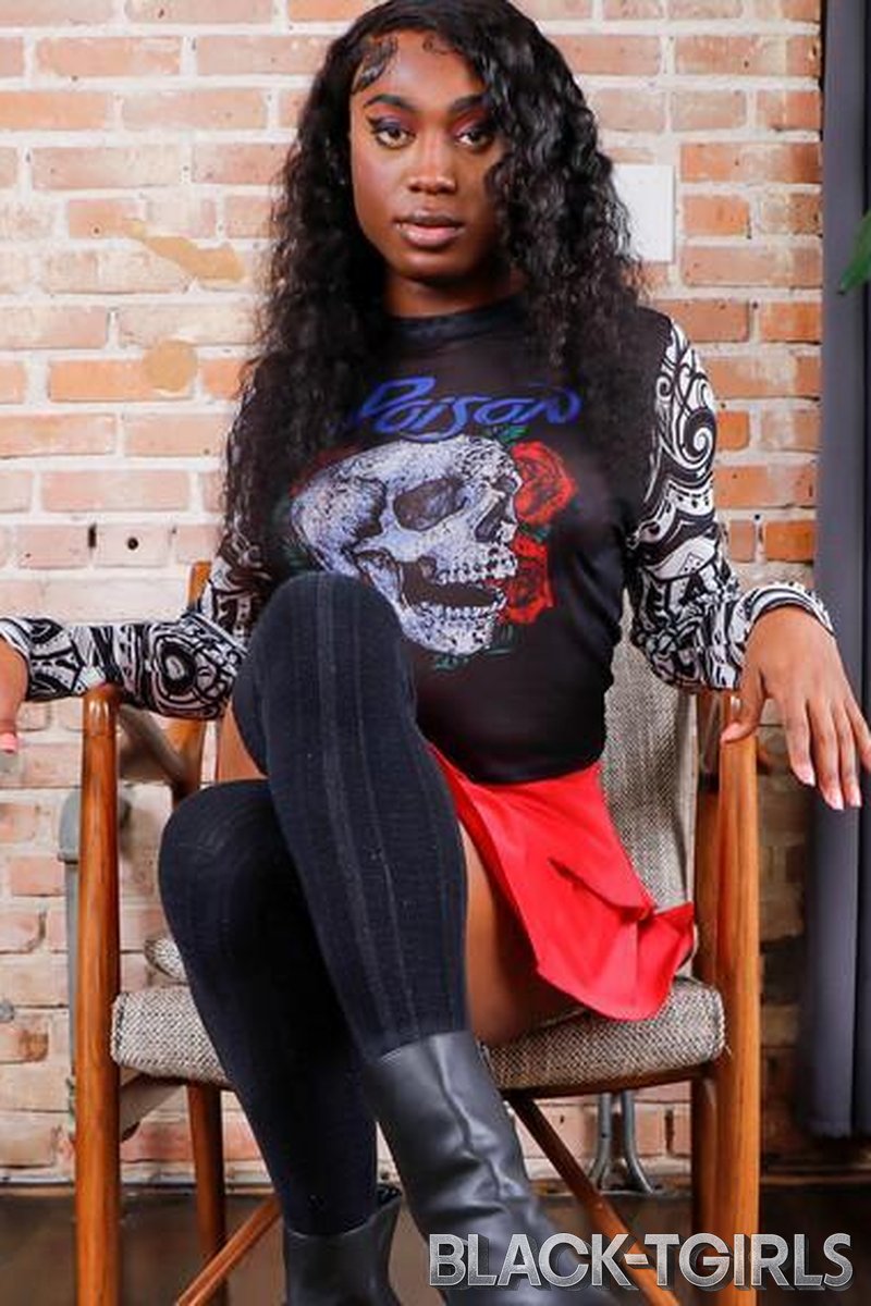 Tiara Returns - Screenshot 1 of 4 - Transgender