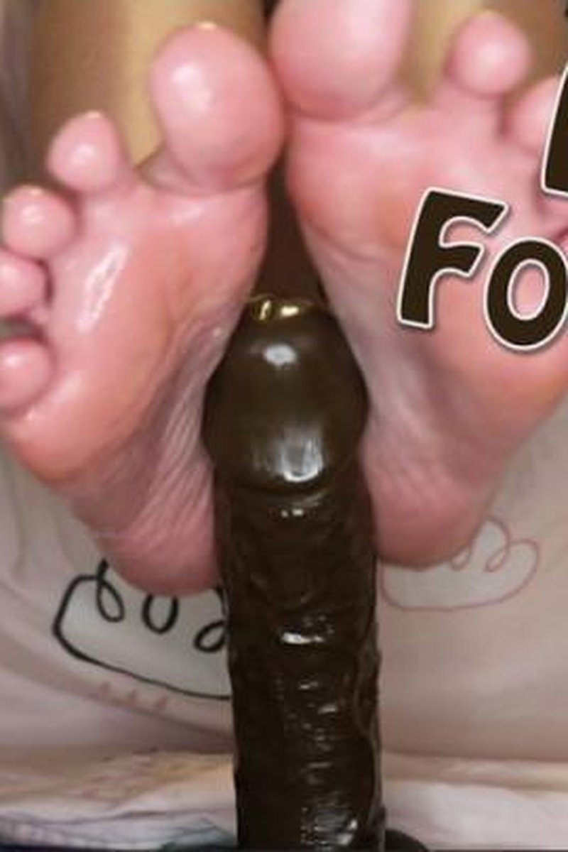 BBC Footjob - Screenshot 1 of 4 - BBC