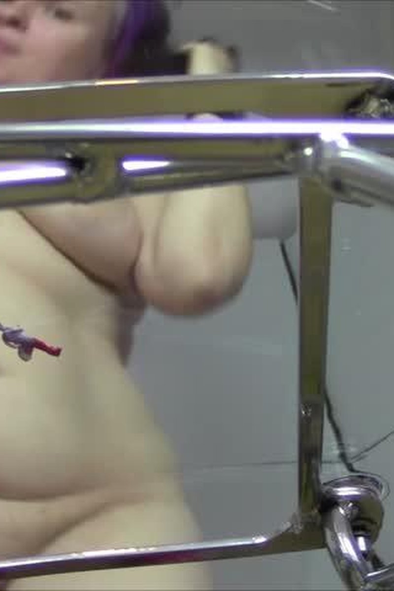 Tiny Guy 2 - Screenshot 1 of 4 - Anal