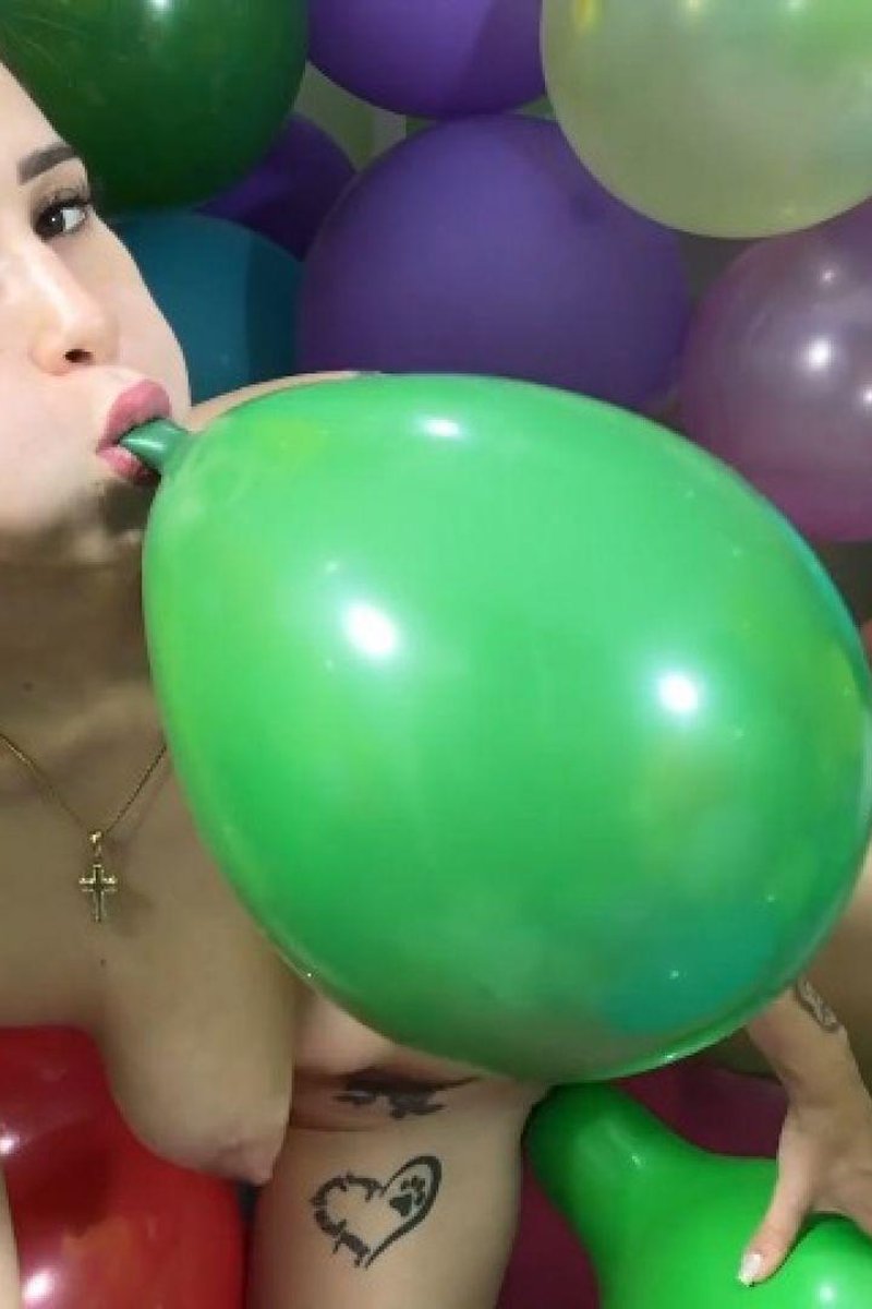 Fun Balloons - Screenshot 1 of 4 - Balloon Fetish