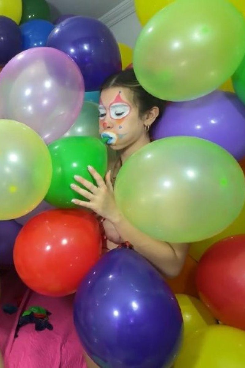 Inflating Smiles - Screenshot 1 of 4 - Balloon Fetish