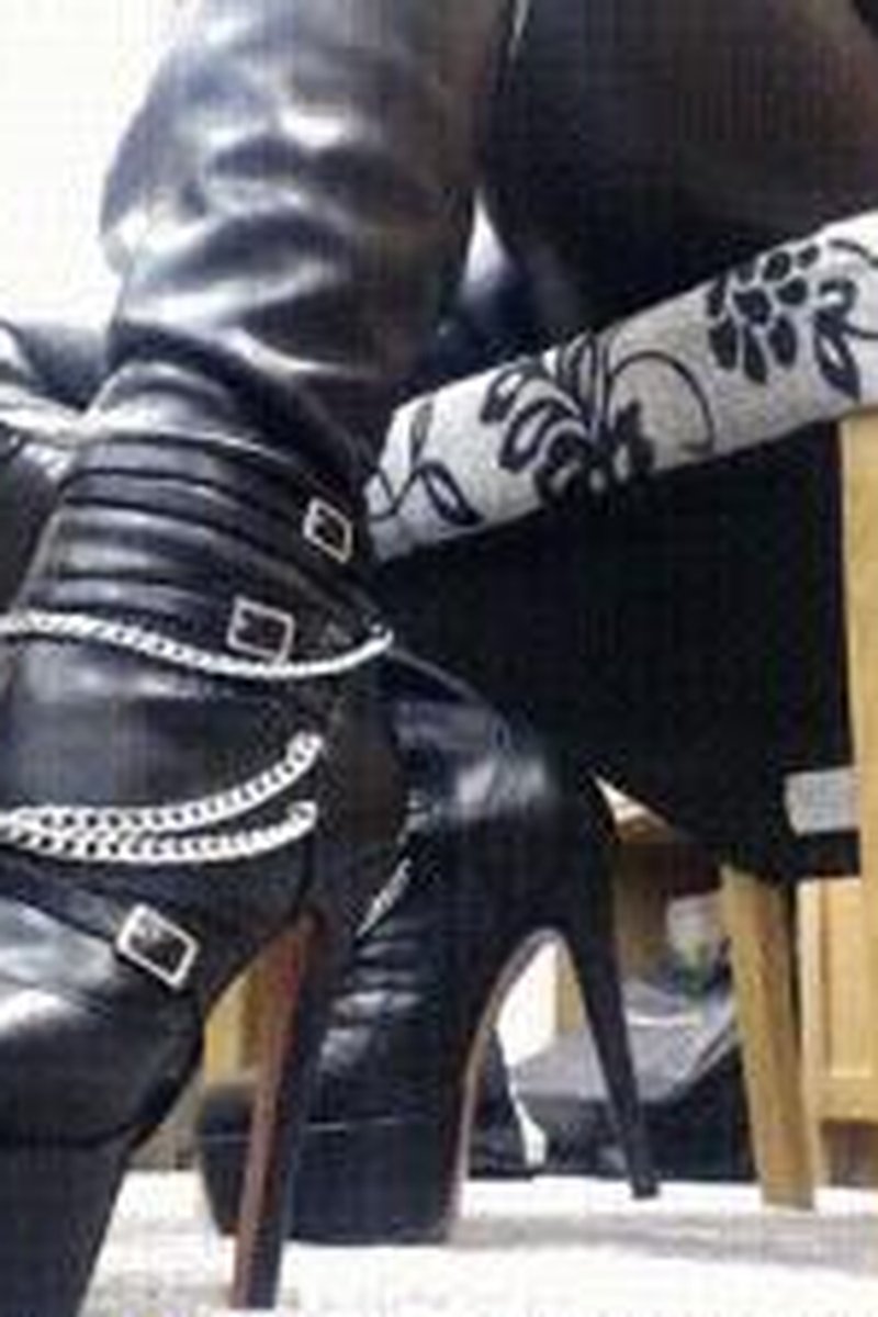 Hell And Back - Screenshot 1 of 4 - Boots