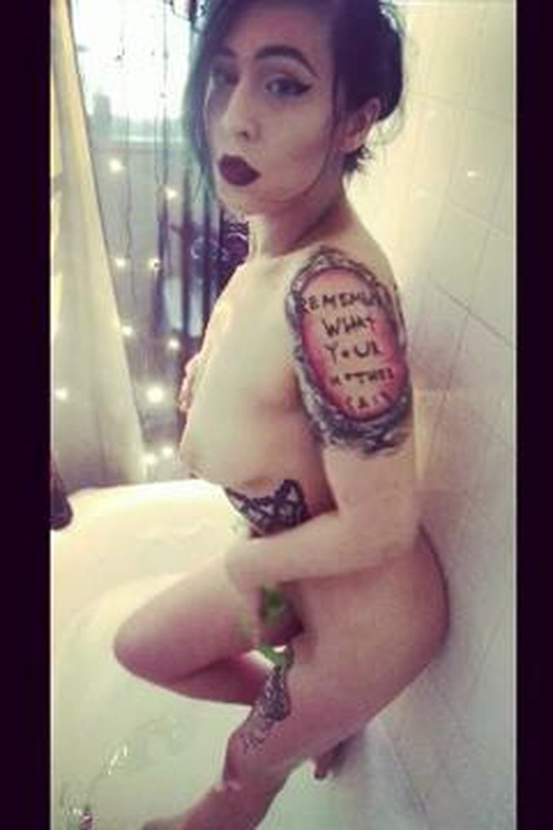 Amphitrite - Screenshot 1 of 4 - Bath Scene