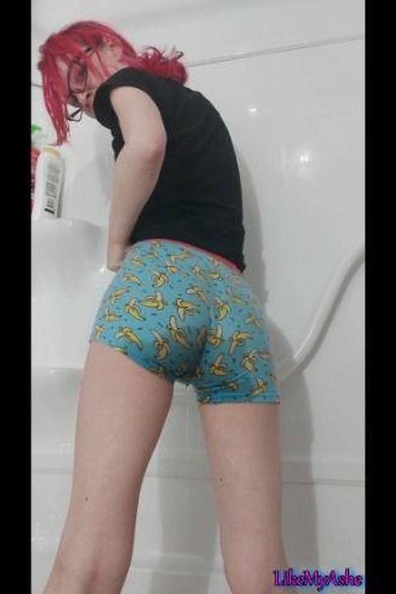 Peeing In Banana Boxers - Screenshot 1 of 4 - Bathroom