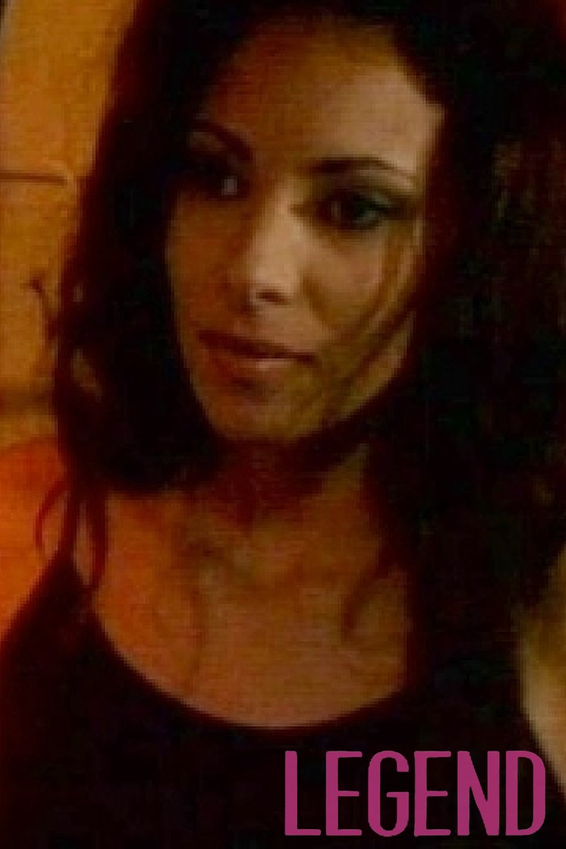 Dee Gets Hungry - Screenshot 1 of 4 - Brown Hair