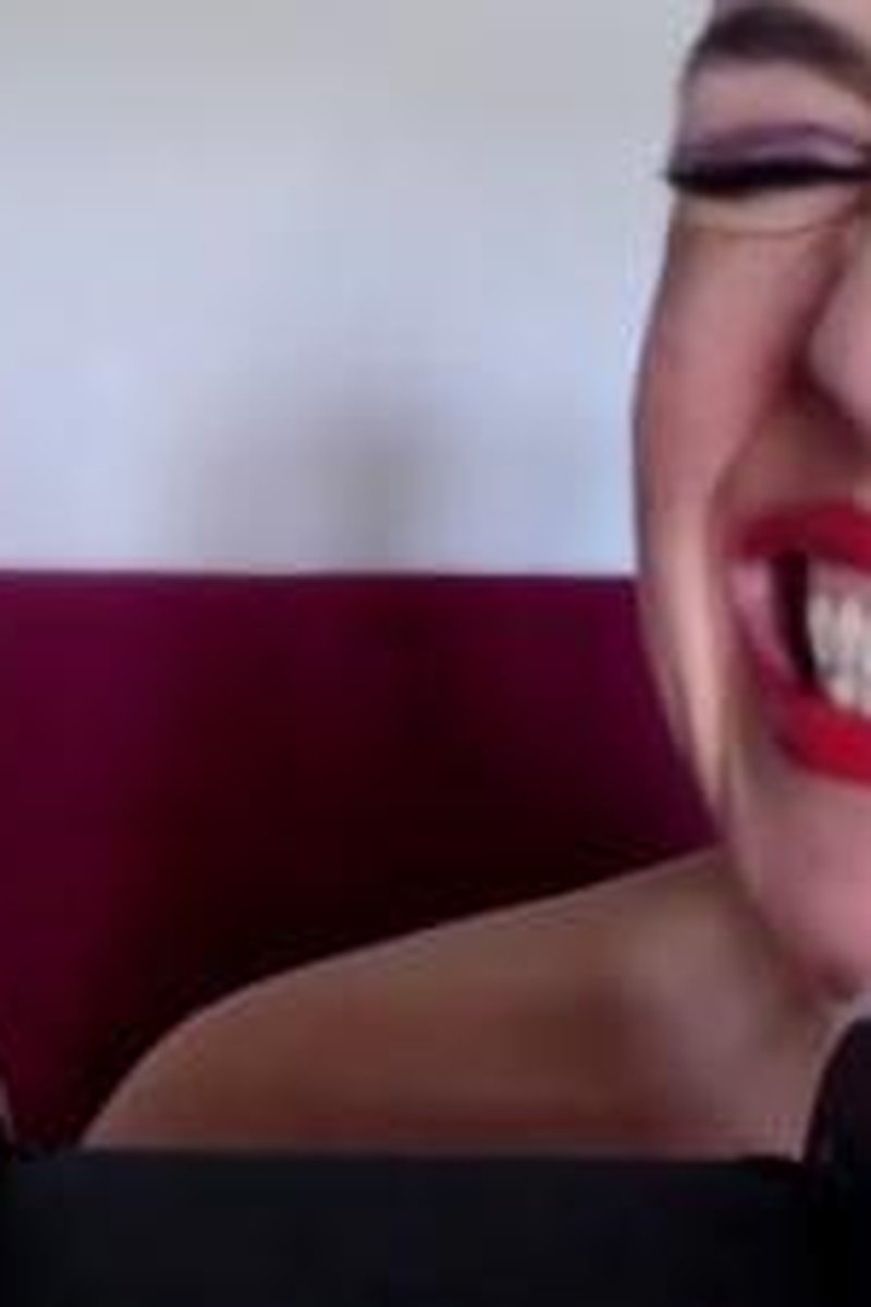 Teeth Clapping - Screenshot 1 of 4 - 3D Available