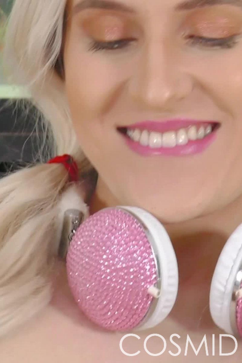 Sophia Love Goes Nuts on the Couch - Screenshot 1 of 4 - Costume