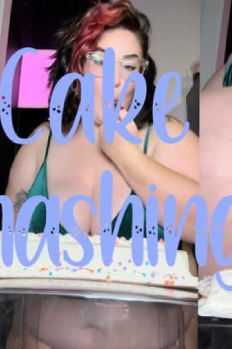 Cake Smashing - Screenshot 1 of 4 - BBW