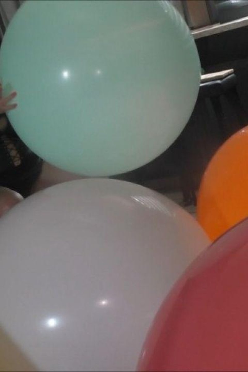 Zigarette vs Luftballon 2 - Screenshot 1 of 4 - Balloon Fetish