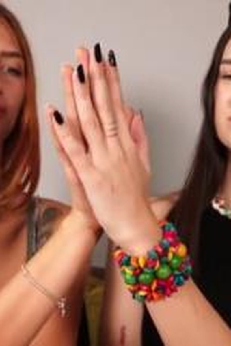 Hand Size Comparison - Screenshot 1 of 4 - Body Part Comparison