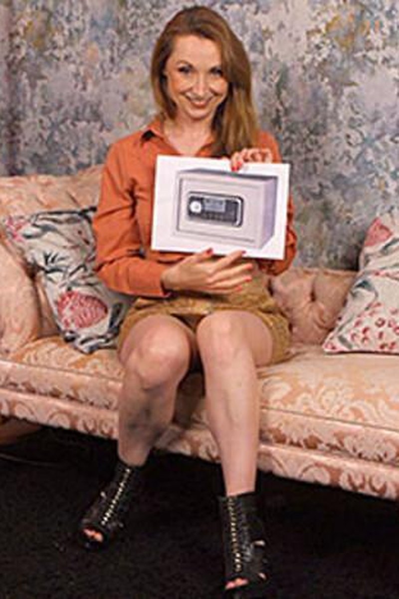 Task - Timed Safe - Screenshot 1 of 4 - Lily Kink