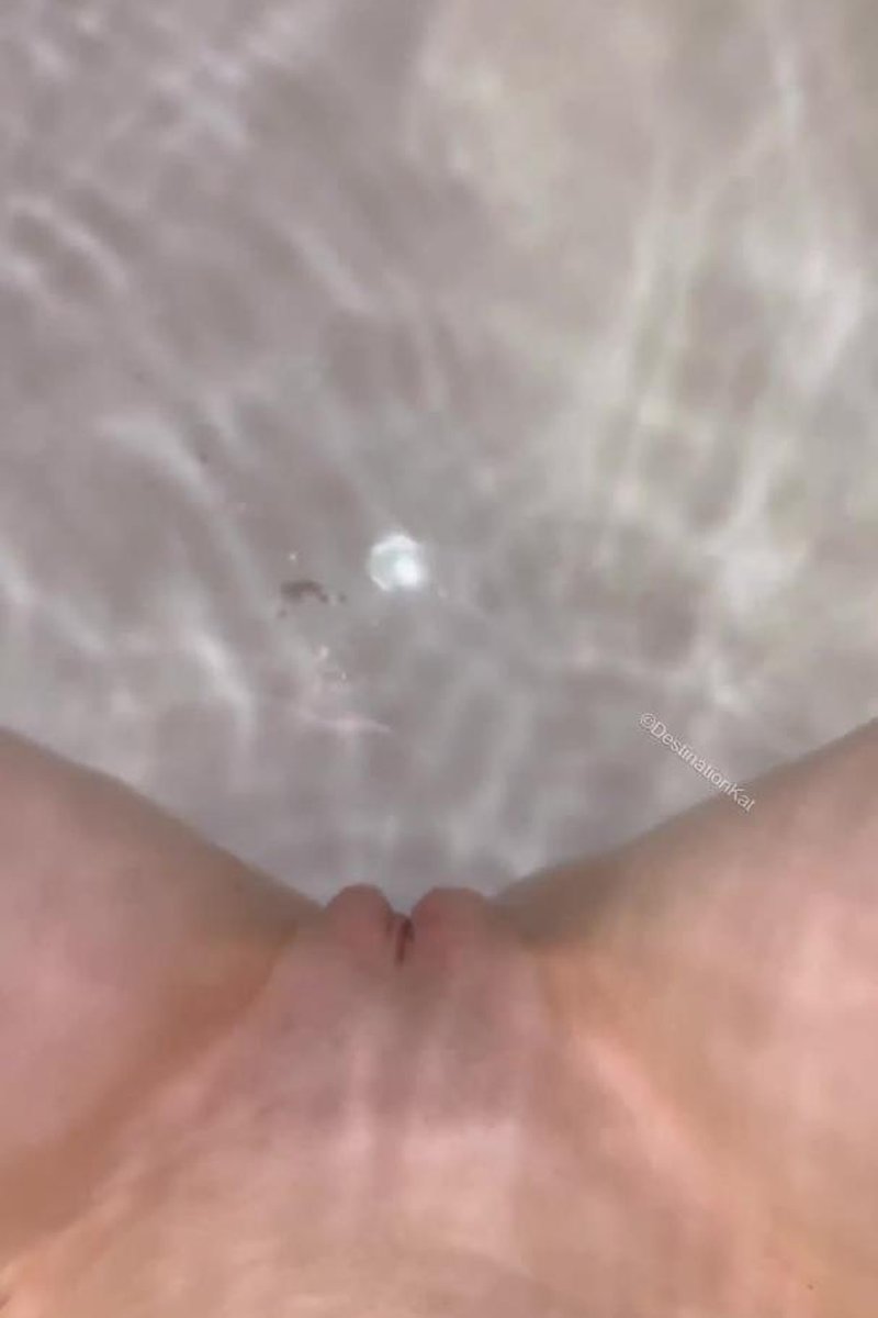 Underwater Pp! - Screenshot 1 of 4 - Bathroom