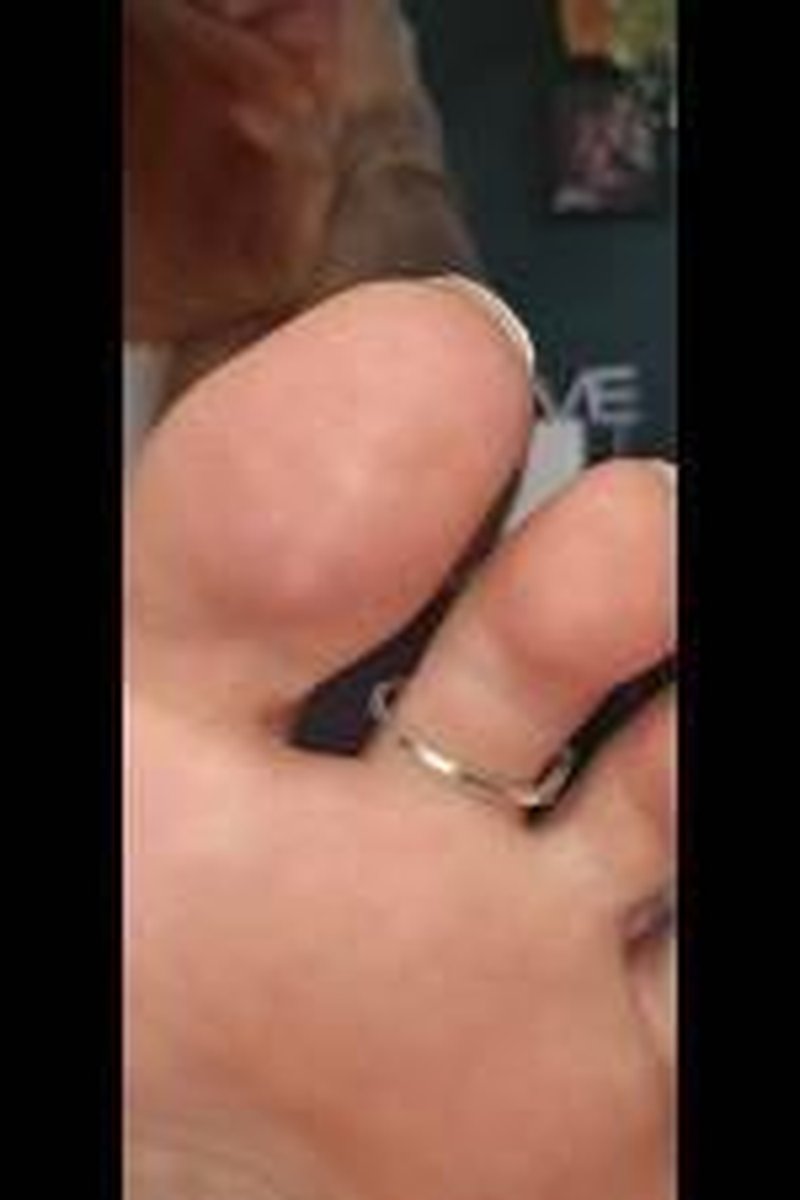 Toe Spread - Screenshot 1 of 4 - Foot Fetish