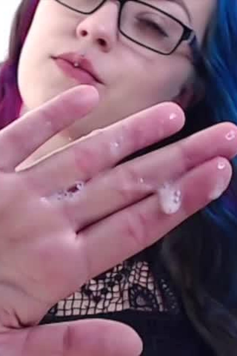 Messy Spit Play - Screenshot 1 of 4 - Eye Contact