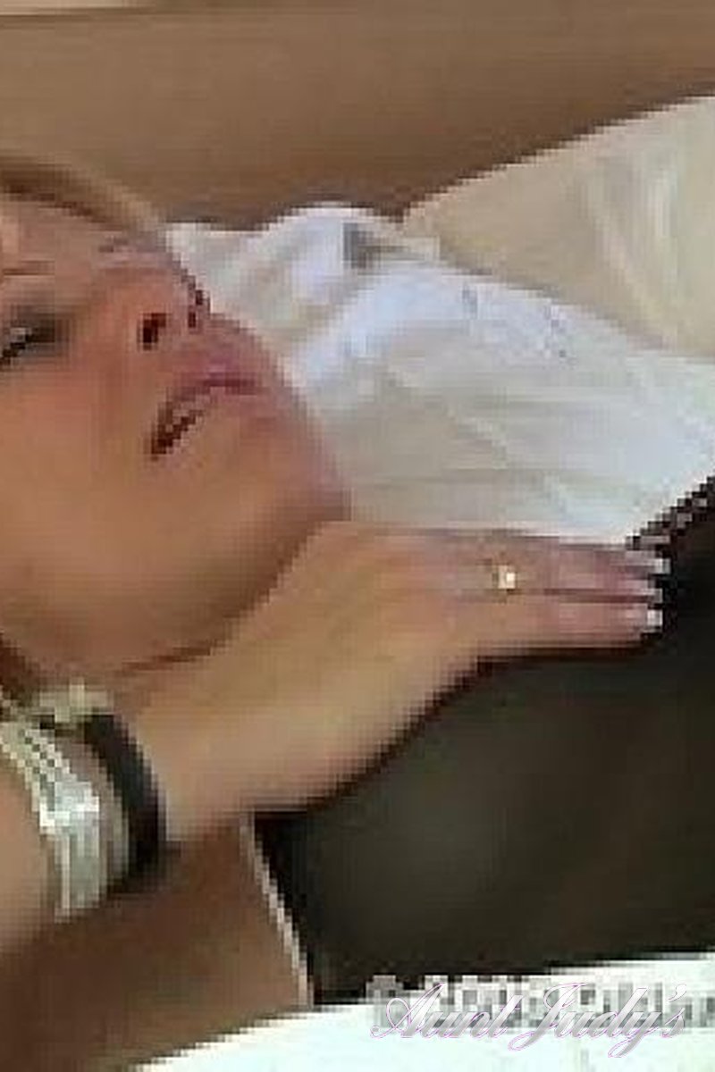 6 Clips - Screenshot 1 of 4 - Sophie Sop032